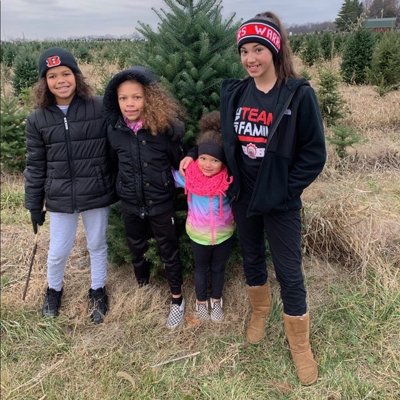 WHY I POSH! G babies! ☀️ My Posh 💰 pays for ✈️! - Picture 2 of 8